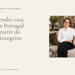 Capa do artigo «Vender casa em Portugal a partir do estrangeiro», com Paula Louro sentada num sofá.